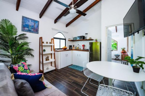 Charming Villa w - Shared Pool
